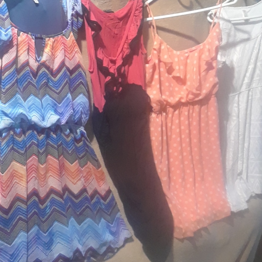 DRESSES - Picture 1 of 1